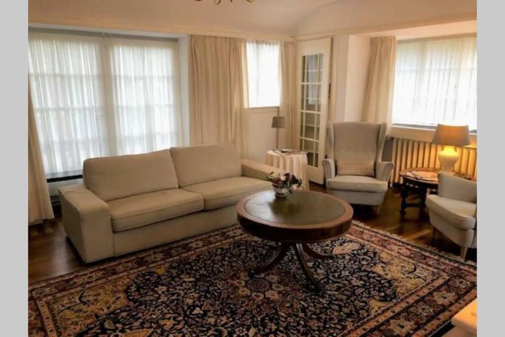 Vrijstaande Rietgedekte Villa Nabij Uitvalswegen Wassenaar Εξωτερικό φωτογραφία