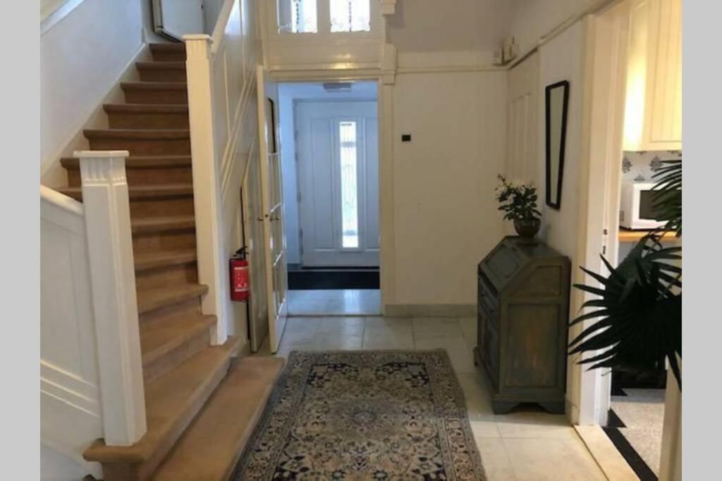 Vrijstaande Rietgedekte Villa Nabij Uitvalswegen Wassenaar Εξωτερικό φωτογραφία