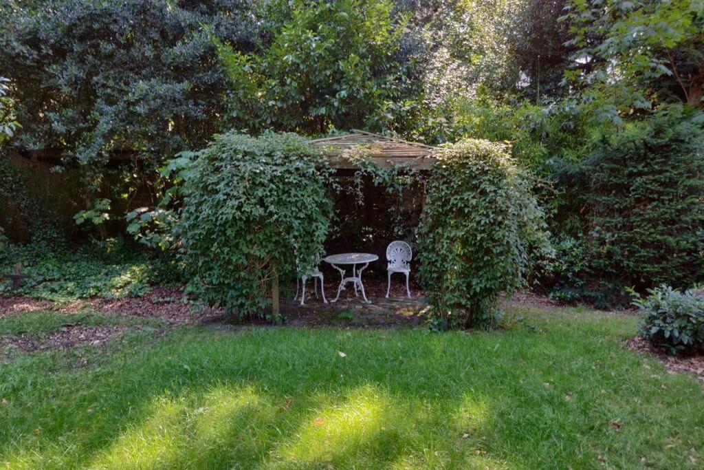 Vrijstaande Rietgedekte Villa Nabij Uitvalswegen Wassenaar Εξωτερικό φωτογραφία